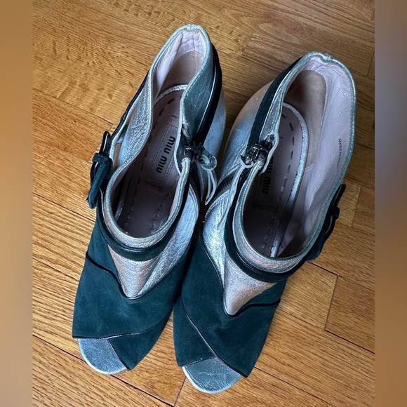 Miu Miu open toe heels from Fall-Winter 2011 runway - Picture 3 of 11